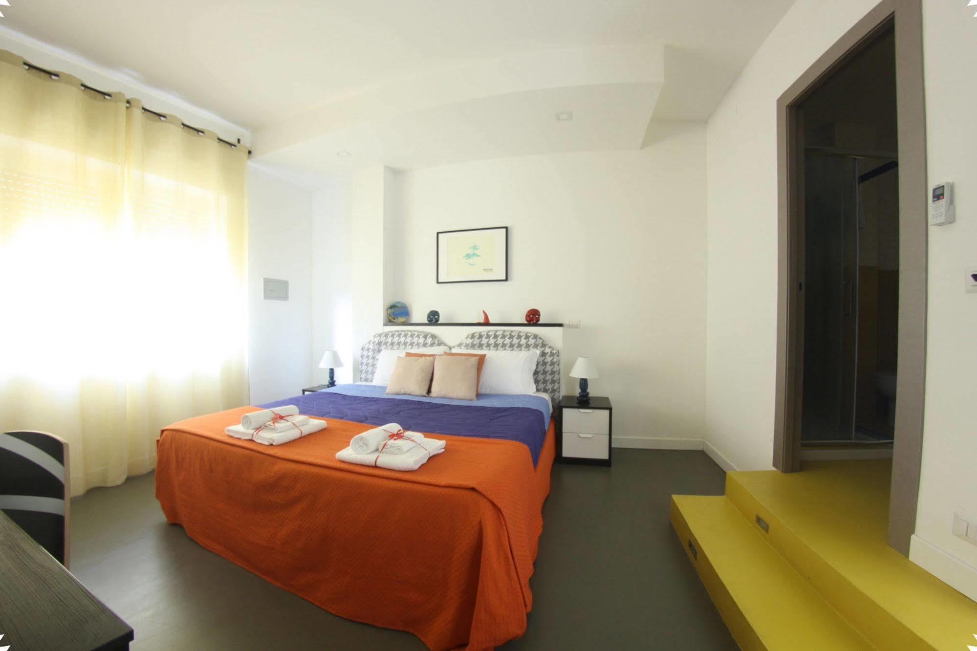 B&B Sirena Partenope เนเปิลส์ ภายนอก รูปภาพ